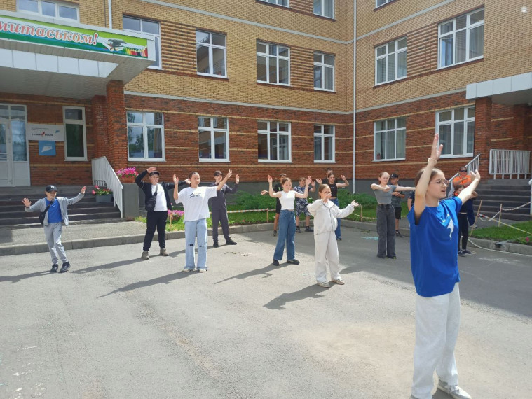 День Первых в школьном лагере!.